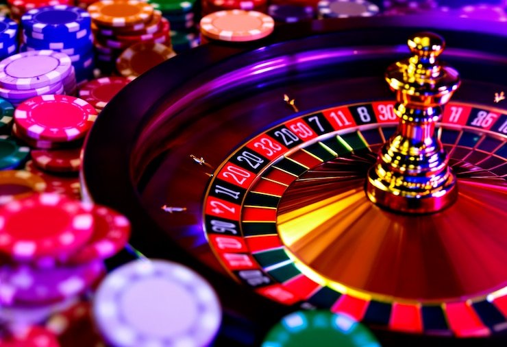 Nuansa emas dan bor pada slot digital